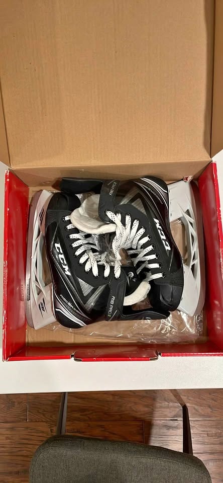 CCM Ribcor 5 Rib Pro 2 Hockey Skates US 7 / Shoe 8.5