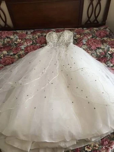 Princess Style Strapless Wedding Dress - Excellent Condition - photo 4