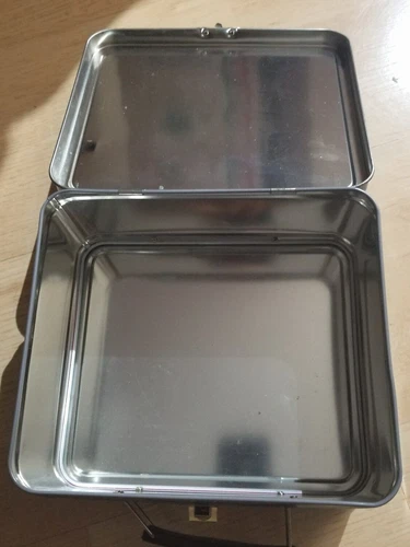 Vintage BC Lions Football Lunch Box - photo 4