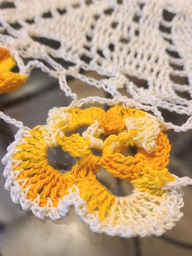 Vintage Hungarian Handmade Knitted Table Centerpiece - photo 4