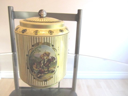 Vintage Cookie Tin with Handle - Mule & Farmer