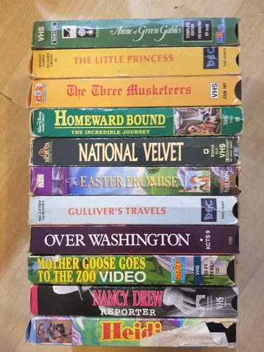 Lot of 11 VHS Children's Movies (Disney & More) - photo 3