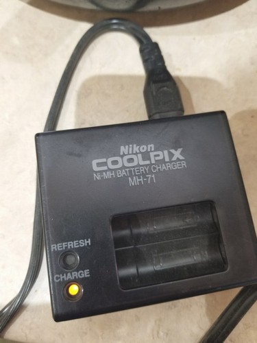 NIKON Coolpix Genuine original Ni-MH Battery Charger Model MH-71