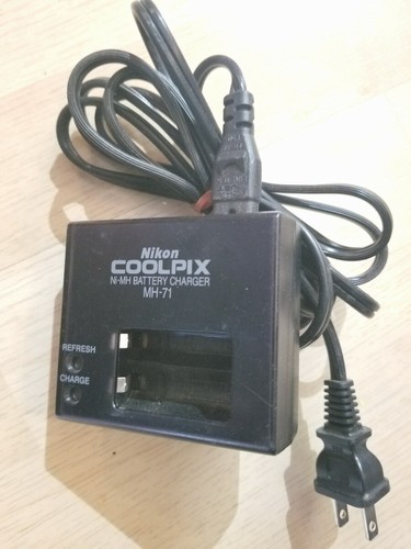 NIKON Coolpix Genuine original Ni-MH Battery Charger Model MH-71 - photo 2