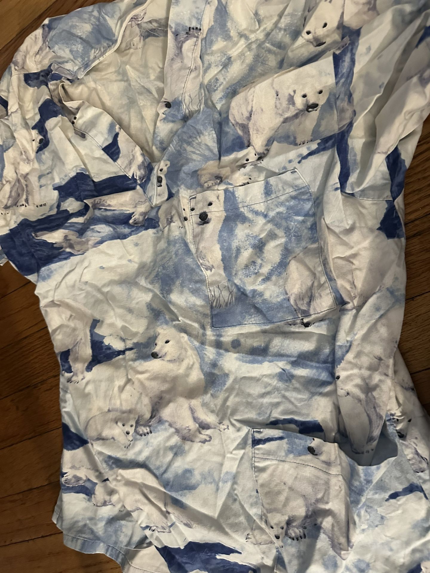 Women’s Scrub Top Polar Bears