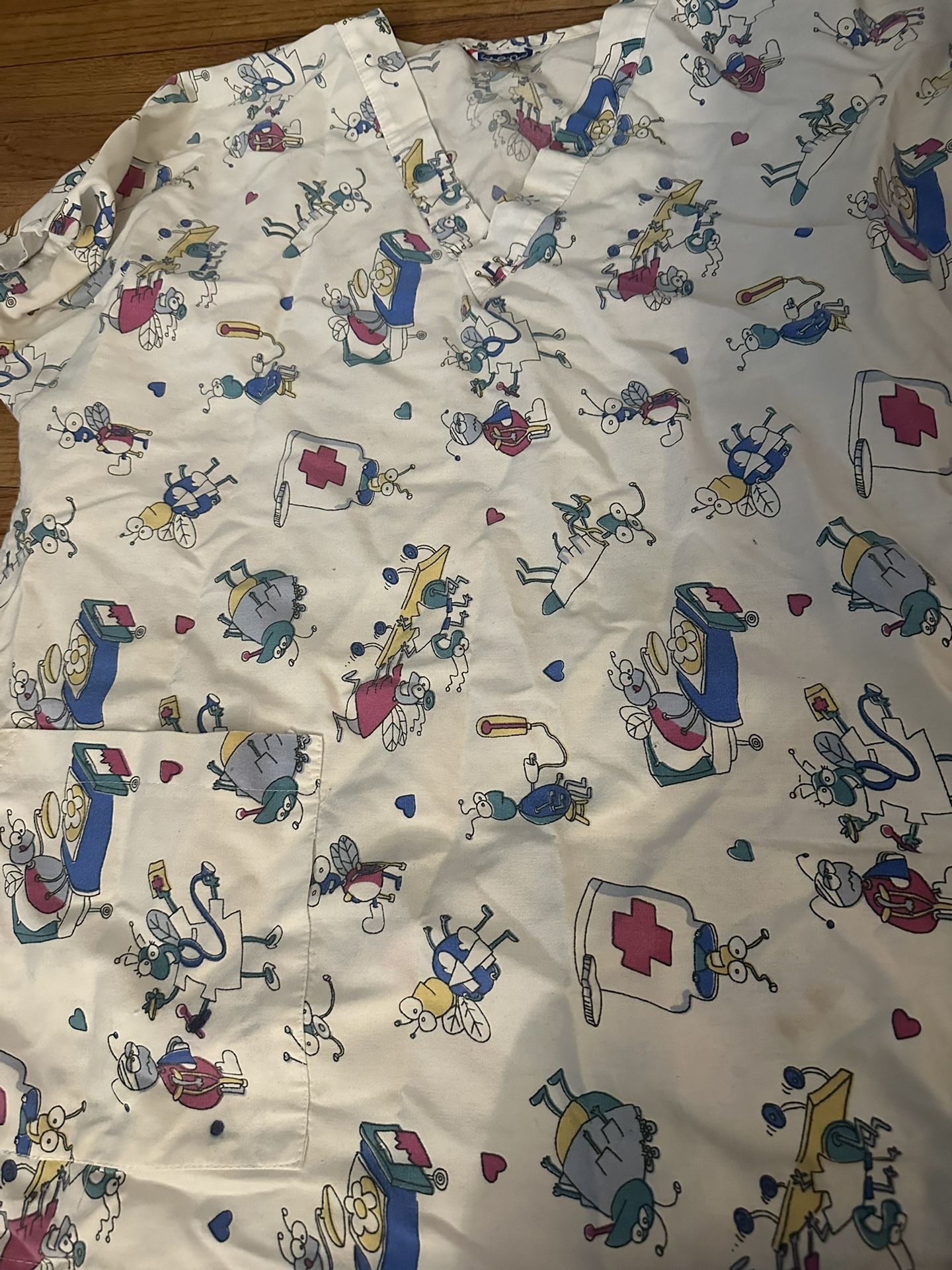 Women’s Small Scrub Top Bugs