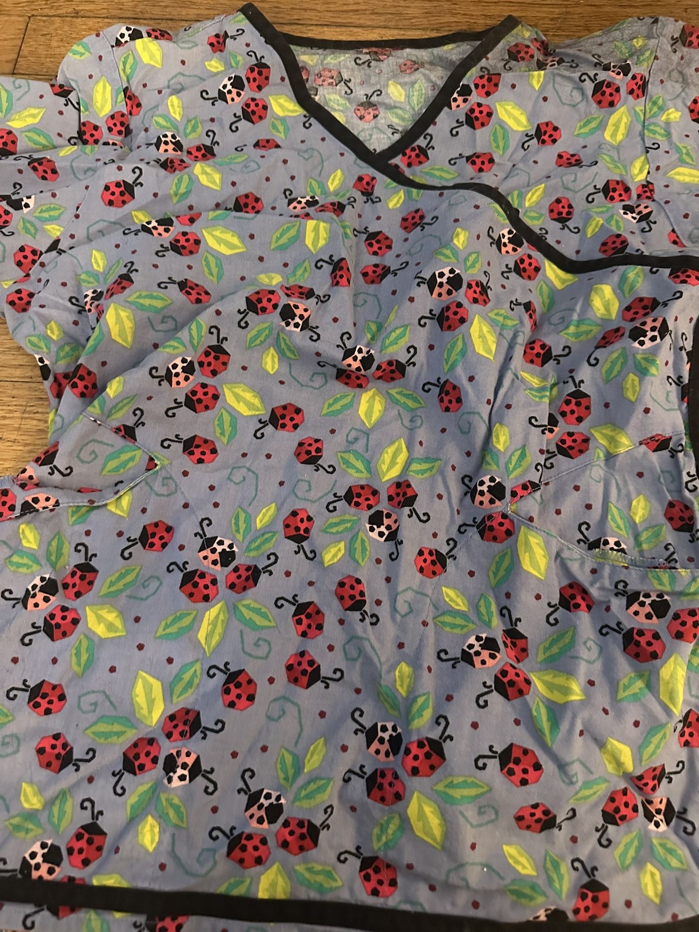 Women’s Small Scrub top Ladybugs