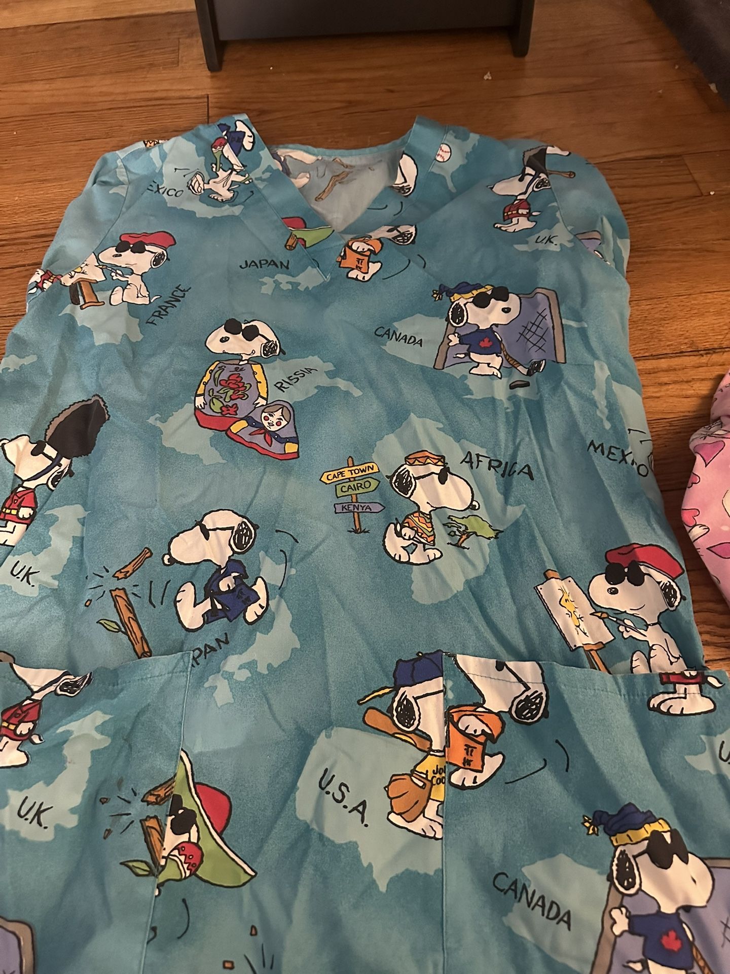 Snoopy Travel Women’s Scrub Top Small