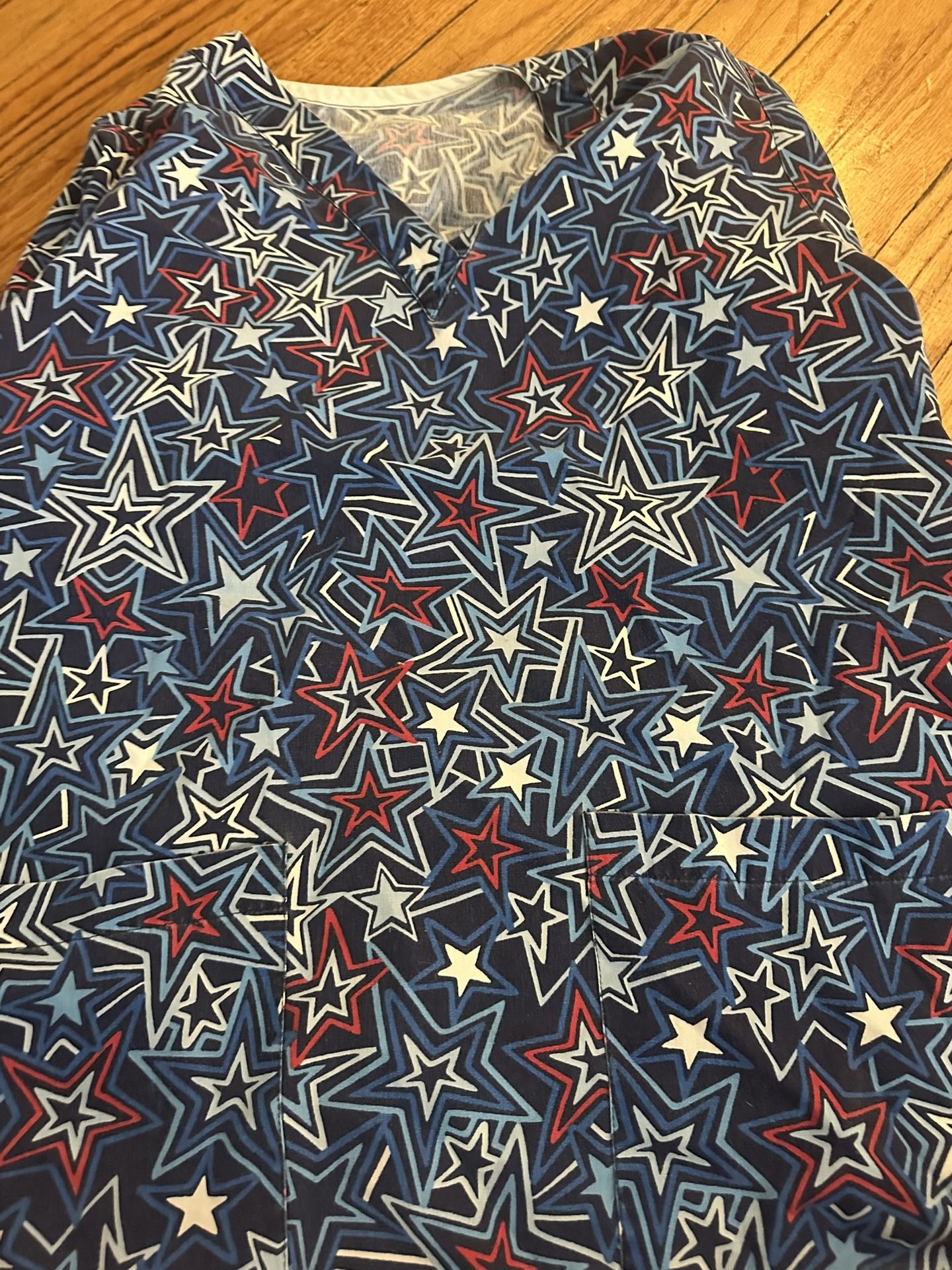 Women’s Scrub Top Small. Stars