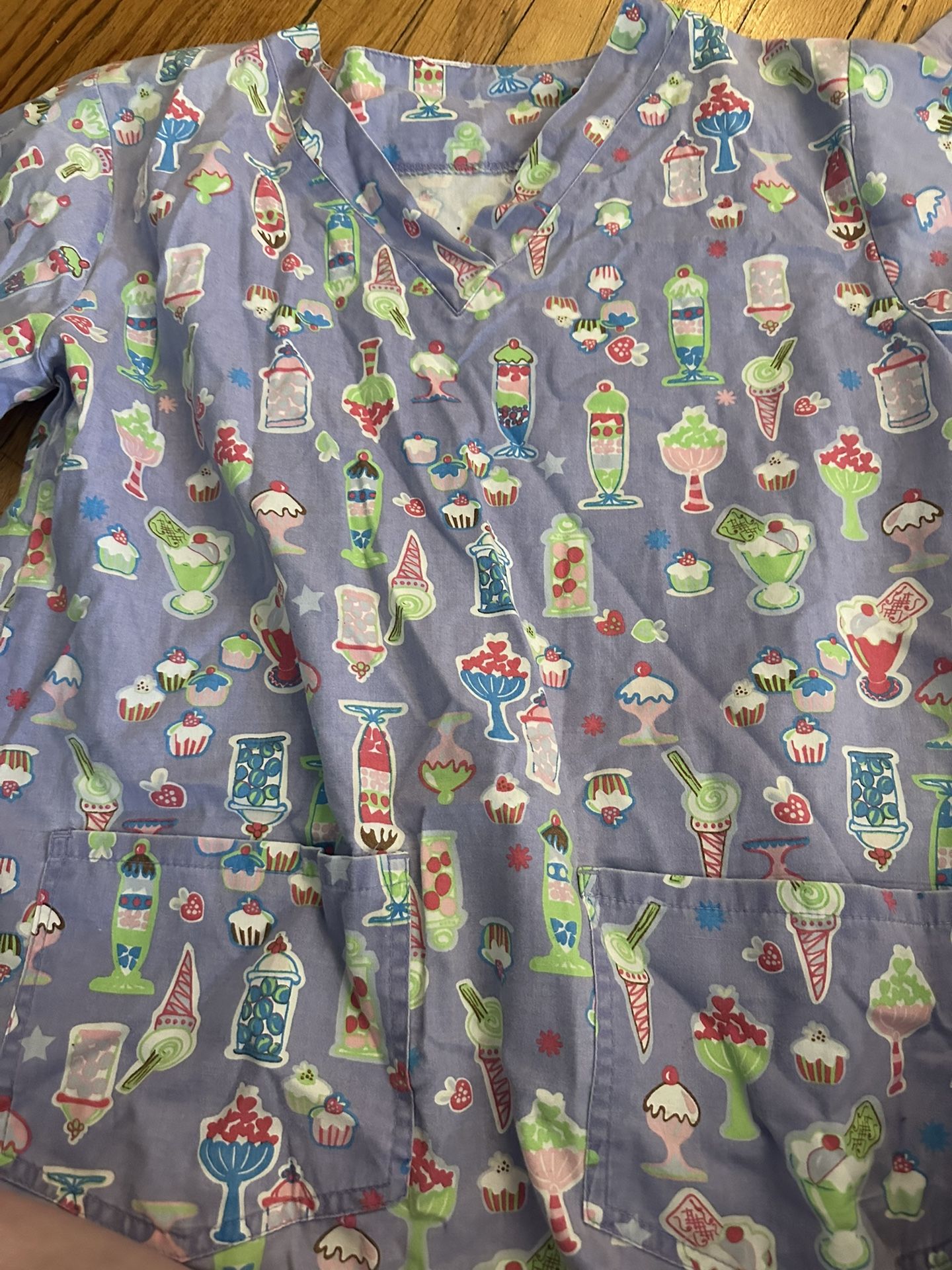 Women’s Scrub Top Small Ice Cream