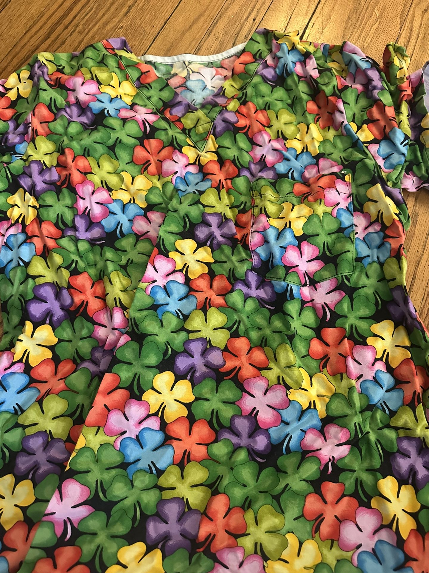 Women’s Small Scrub Top Shamrocks