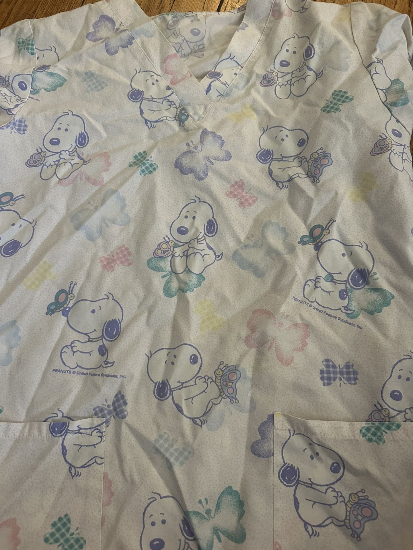 Women’s Small Scrub Top Baby Snoopy