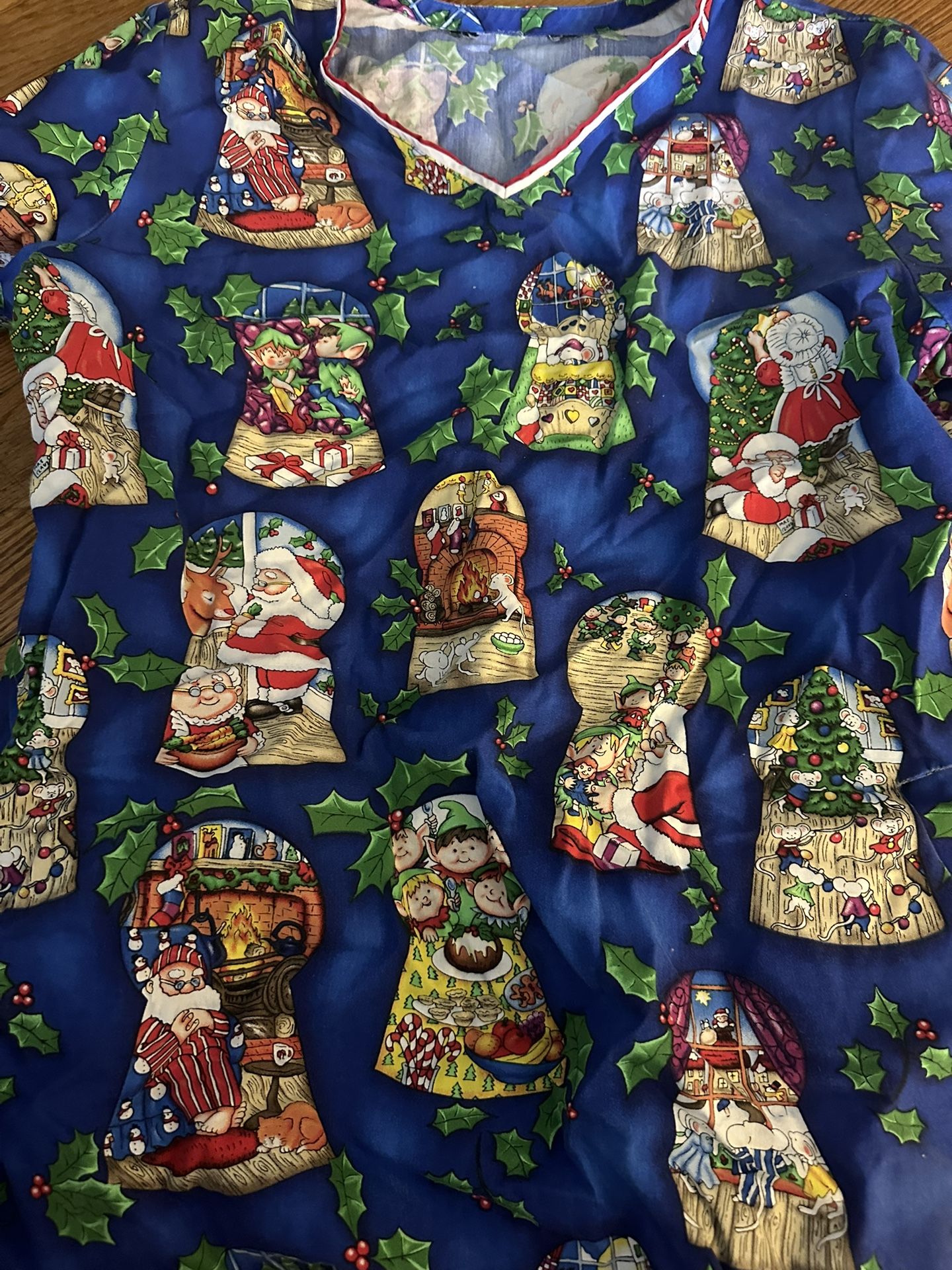 Women’s Scrub Top Small Christmas