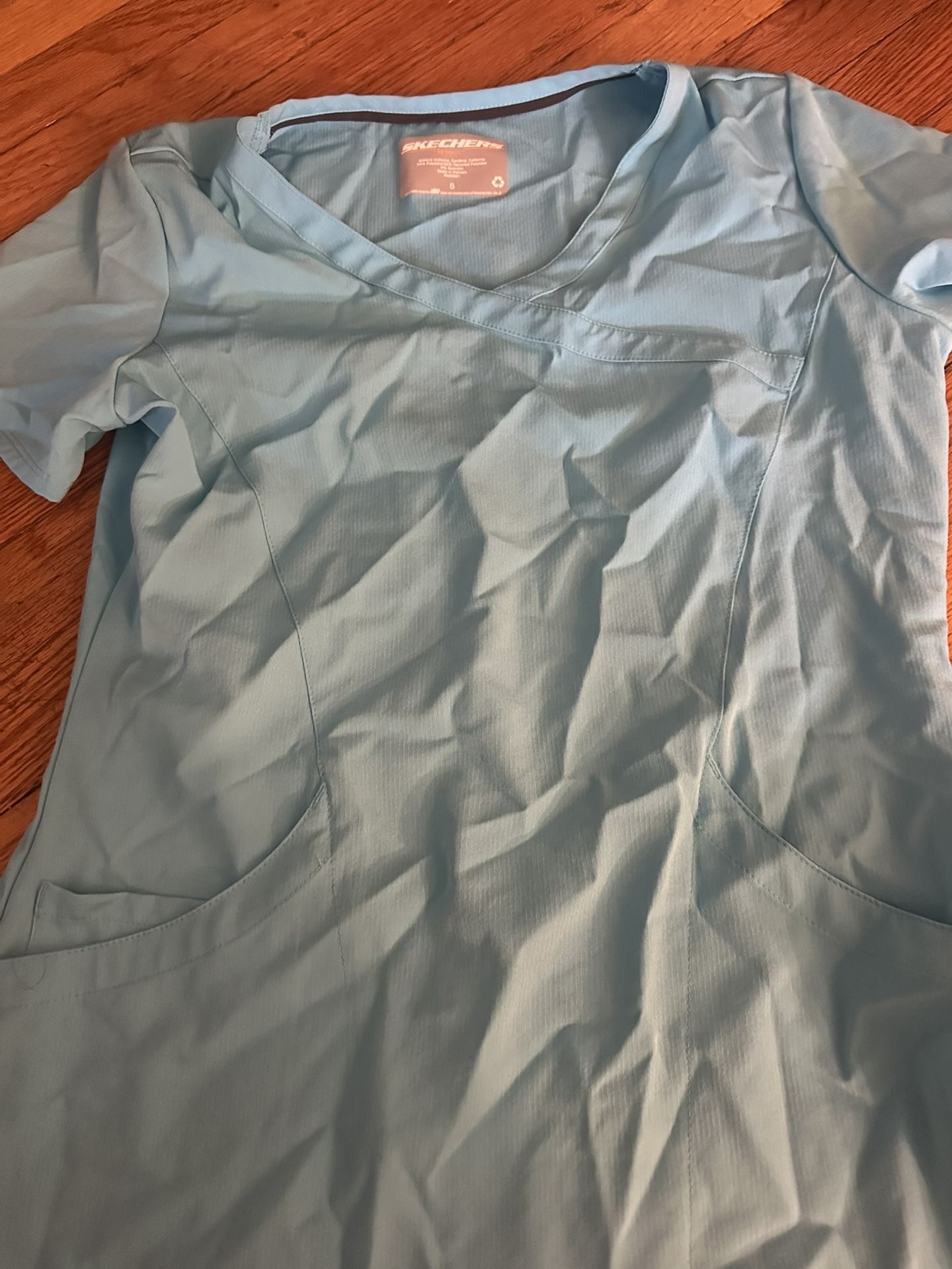 Sketchers Small Women’s Scrub Top Aqua
