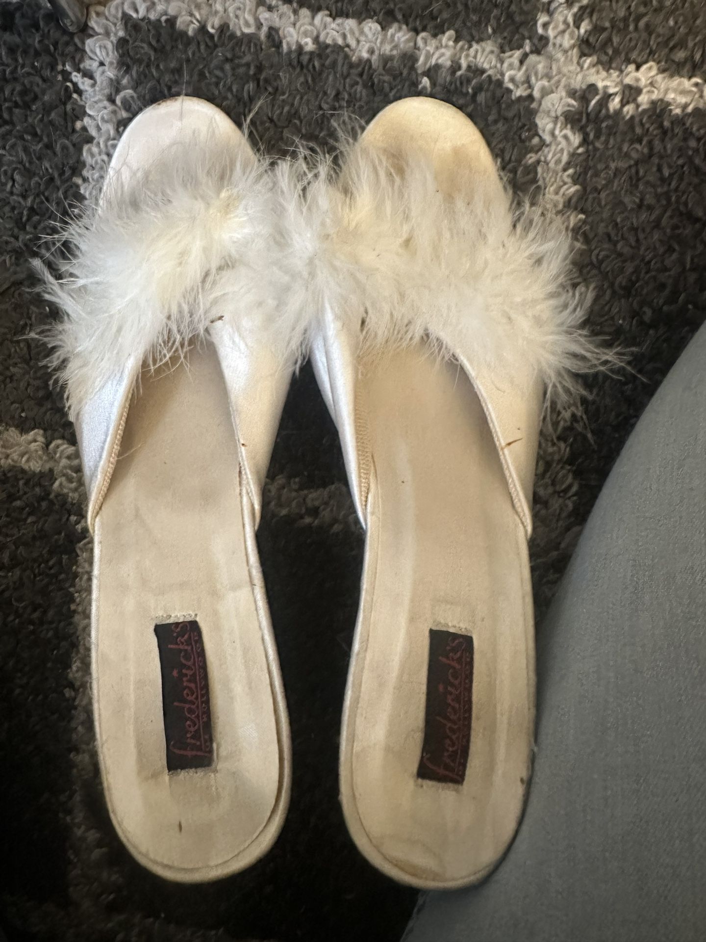 Women’s Fuzzy High Heel Slippers Size 7