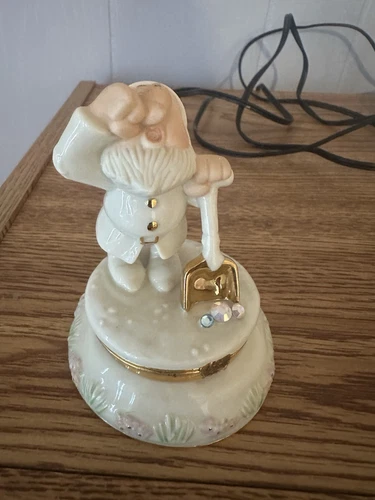 Lenox Sneezy Treasure box with Gold Charm
