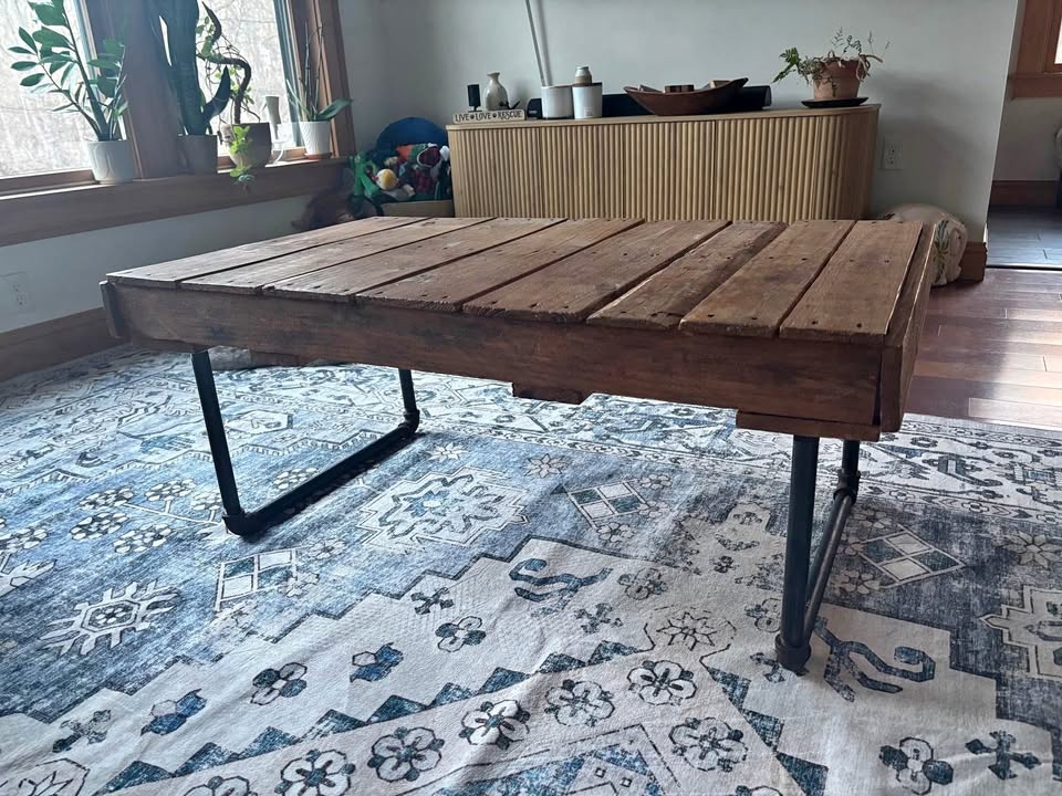 Wooden coffee table (Pallet style)