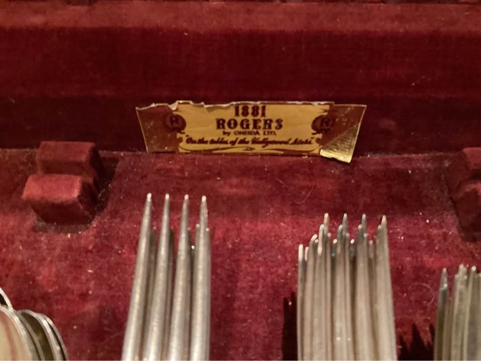 Vintage 1881 Rogers Oneida Silverware Set Wood Case - photo 2