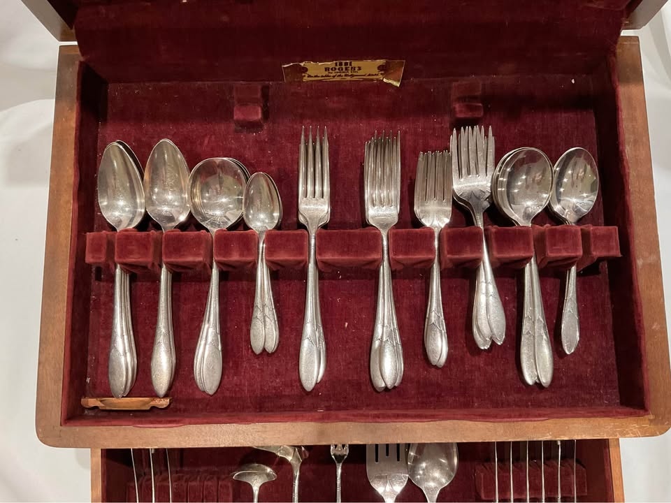 Vintage 1881 Rogers Oneida Silverware Set Wood Case - photo 4