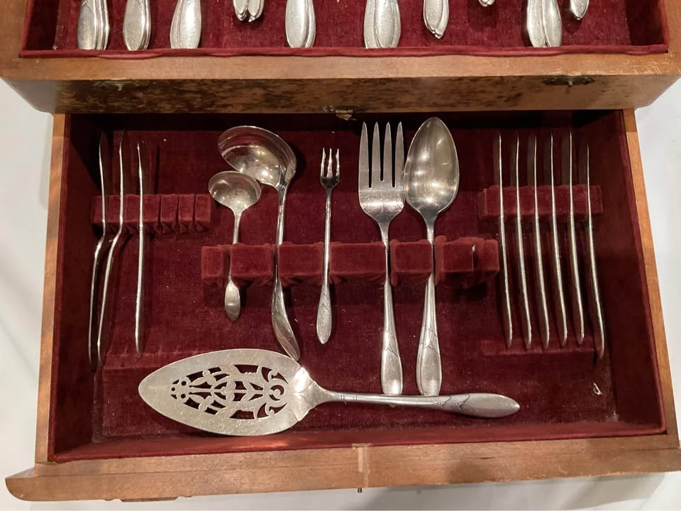 Vintage 1881 Rogers Oneida Silverware Set Wood Case - photo 5