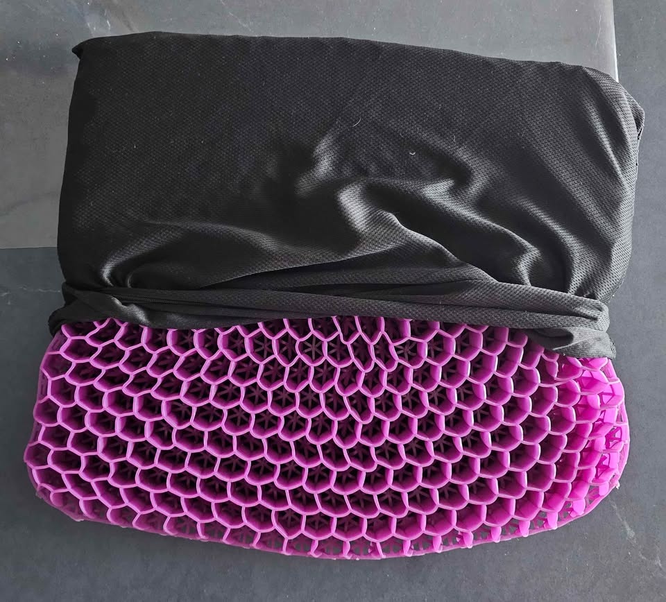 Soft Gel Seat Cushion - Ergonomic No Slip Chair Pad - photo 4