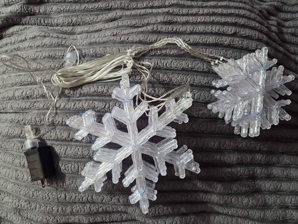 9 ft Snowflake Light Strand - photo 2