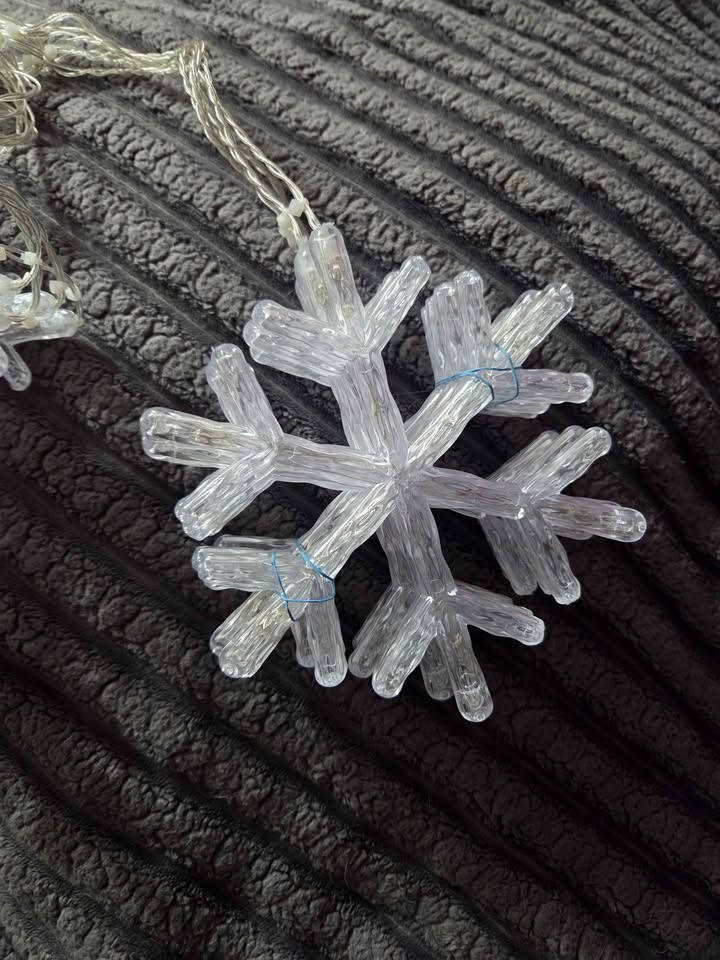 9 ft Snowflake Light Strand - photo 5