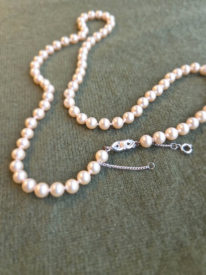 22” Imitation Pearl strand. - photo 2