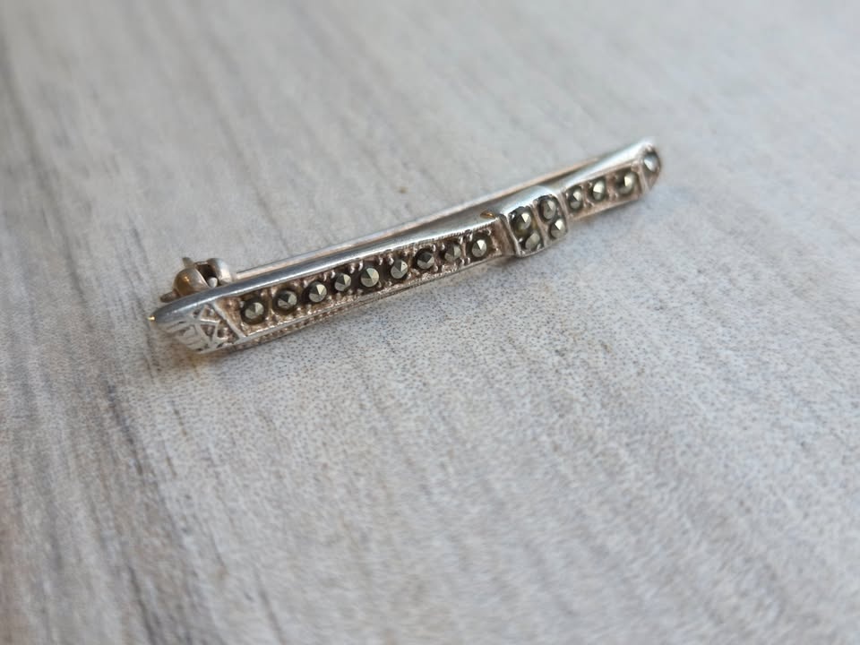 Vintage Sterling Silver & Marcasite Bar Brooch - photo 2