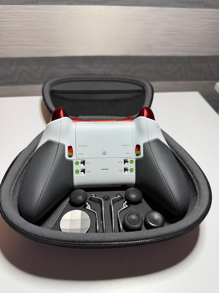 Xbox Elite Controller Red with Case + Accessories - photo 4