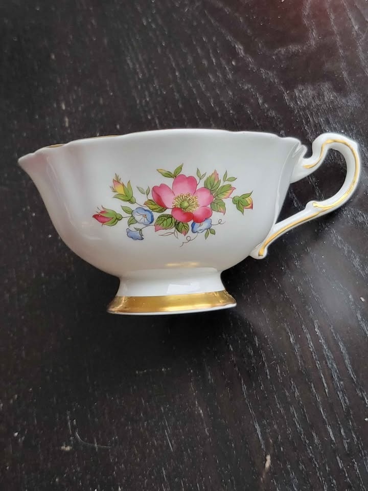 Vintage Paragon Red & Gold Teacup by Royal Appointment - photo 2