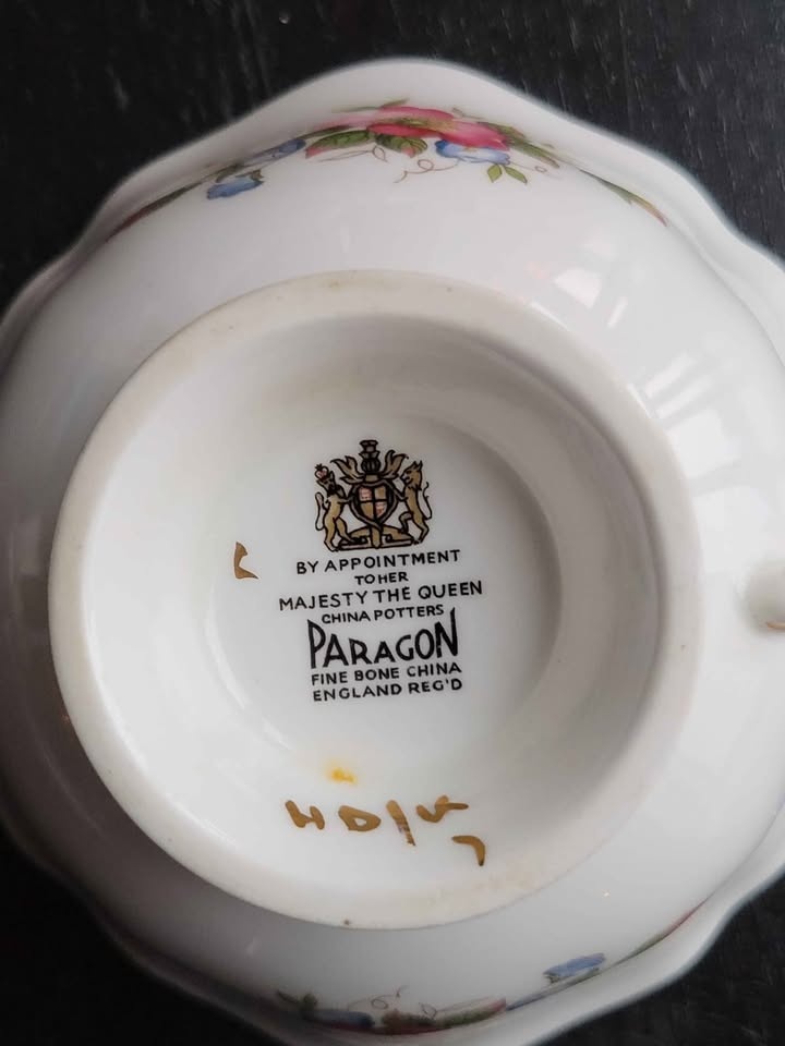 Vintage Paragon Red & Gold Teacup by Royal Appointment - photo 3
