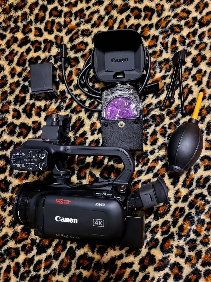 LIKE NEW! Canon XA40 Professional Camcorder 4K, 20x Optical Zoom - photo 2