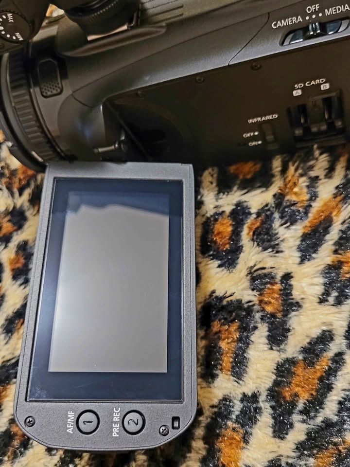 LIKE NEW! Canon XA40 Professional Camcorder 4K, 20x Optical Zoom - photo 5