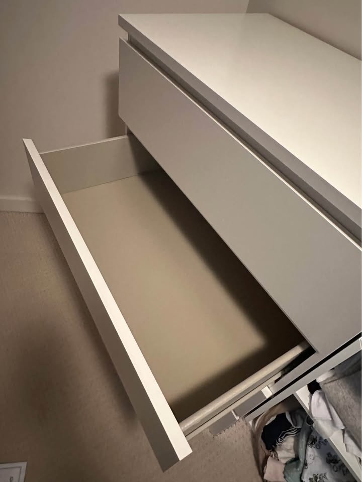 IKEA MALM 4-Drawer Dresser (White) – Like New, Clean, Smooth Dra - photo 4