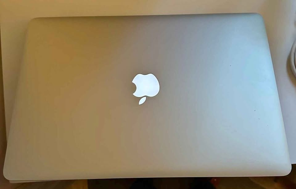 MacBook Pro Retina 15” (i7, 16GB RAM, 512GB SSD) - Excellent