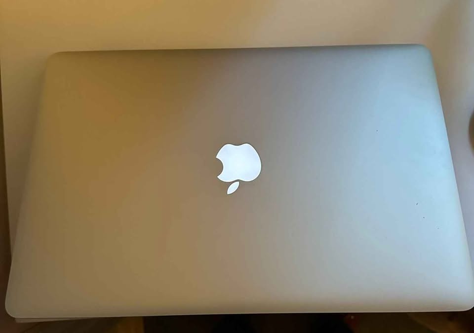 MacBook Pro Retina 15” (i7, 16GB RAM, 512GB SSD) - Excellent - photo 2