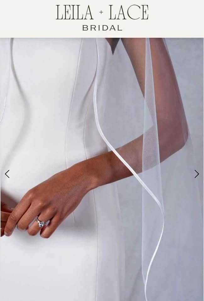 Satin Edge fingertip Veil Soft white / ivory