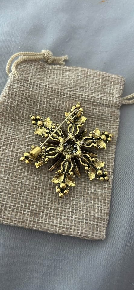 Poinsettia brooch - photo 2