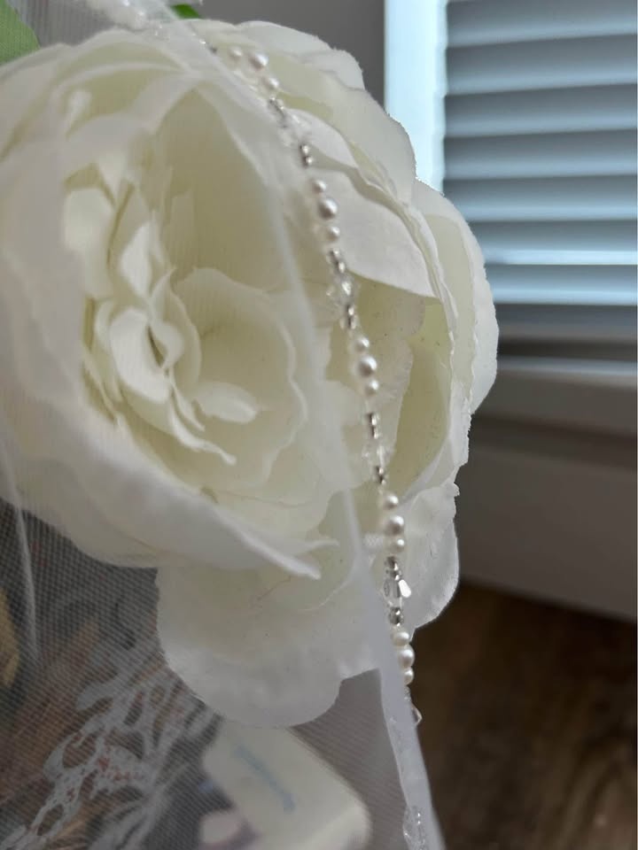 Pearl beaded Veil Soft white - photo 2