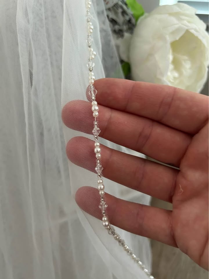 Pearl beaded Veil Soft white - photo 3