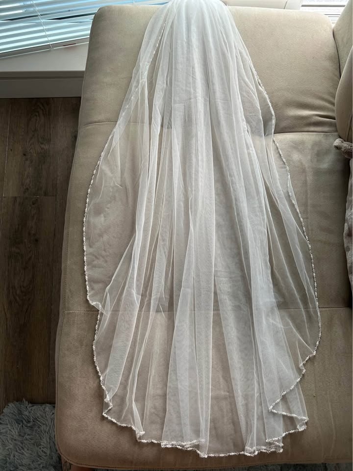 Pearl beaded Veil Soft white - photo 5