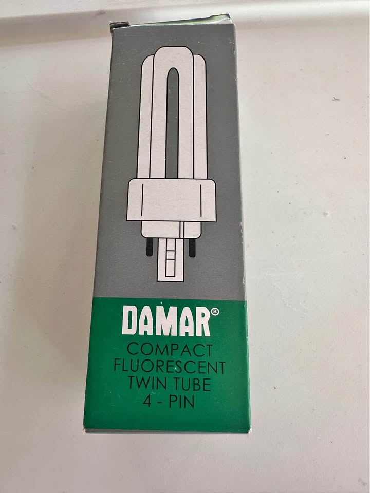 Fluorescent light bulb