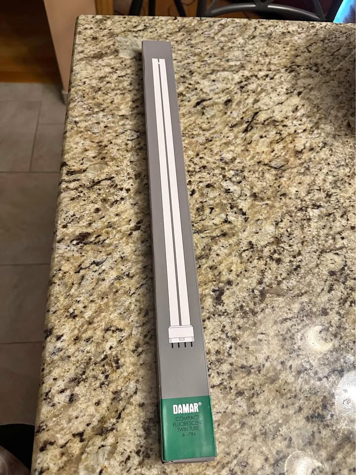 Fluorescent light bulb