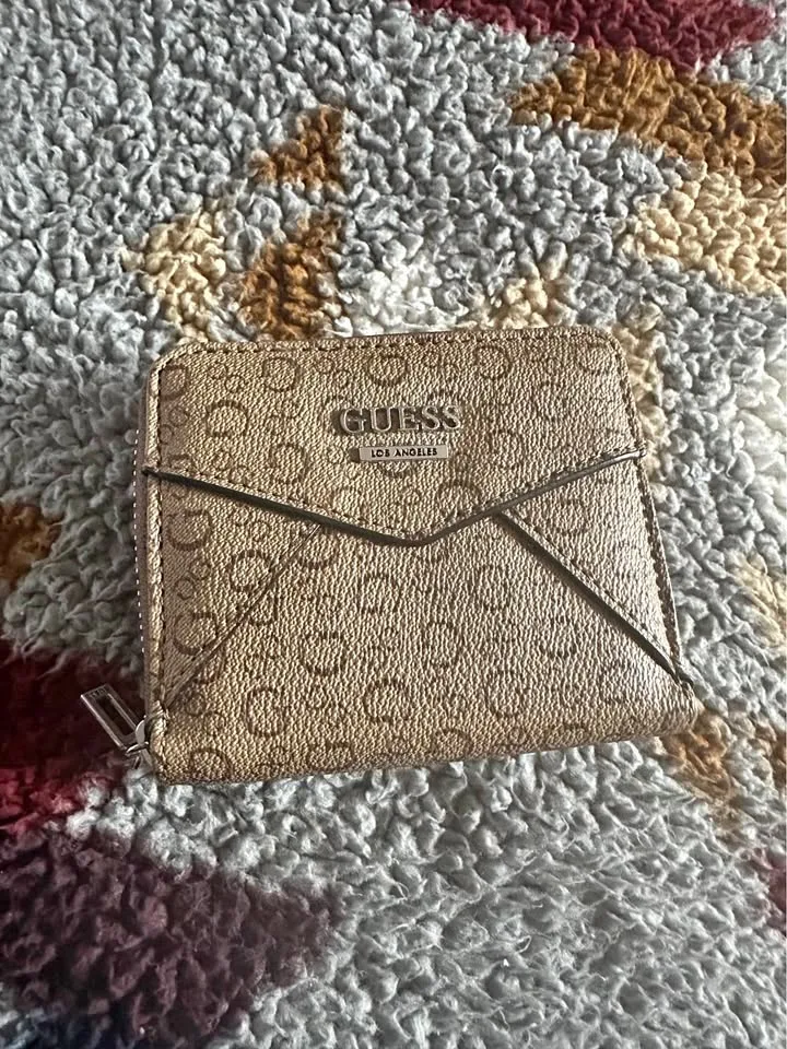 Guess Wallet thumbnail