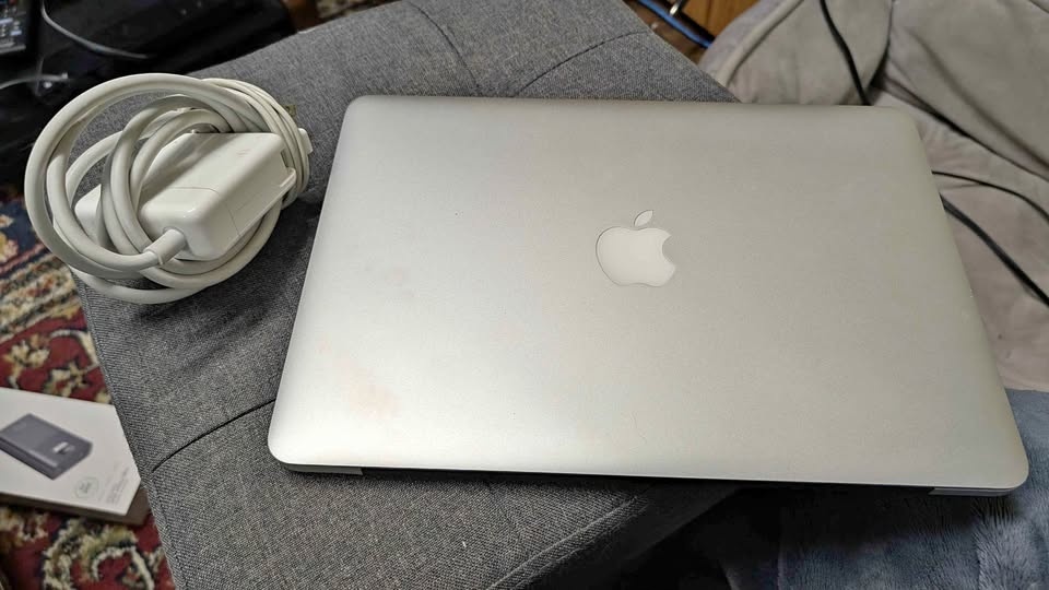MacBook Pro Core i5 8GB RAM w/ Charger