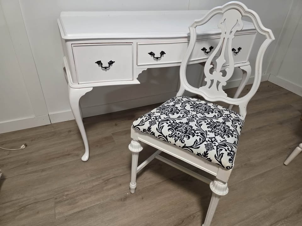 White Writing Desk + Matching Chair - photo 2