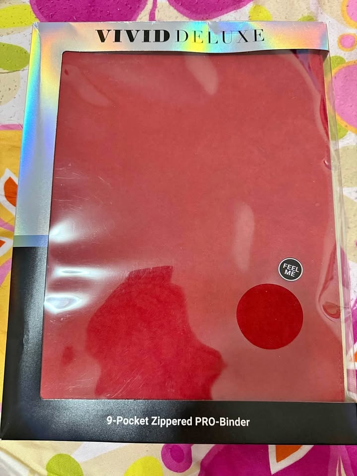 Vivid deluxe zippered pro binder