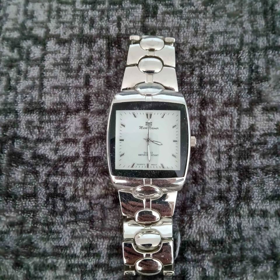 Quartz silver watch