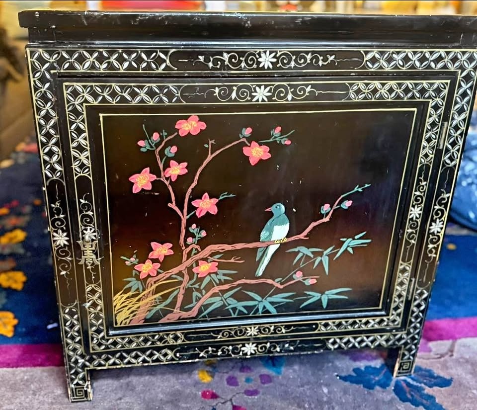 Hand Painted Chinoiserie Sofa Cabinet
